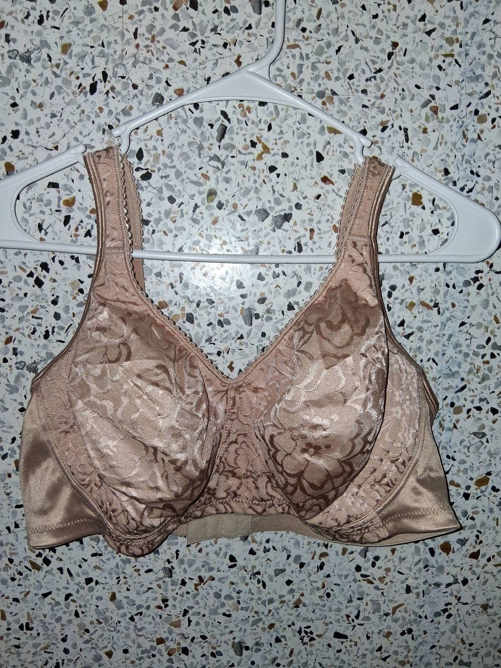 Women's Playtex Bra Size 42D Beige Wireless No Padding